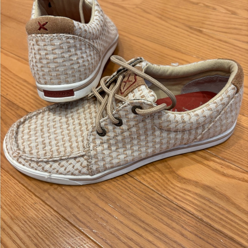 Twisted X Beige Woven Low-Top Men’s Sneakers with Red Insole Accent